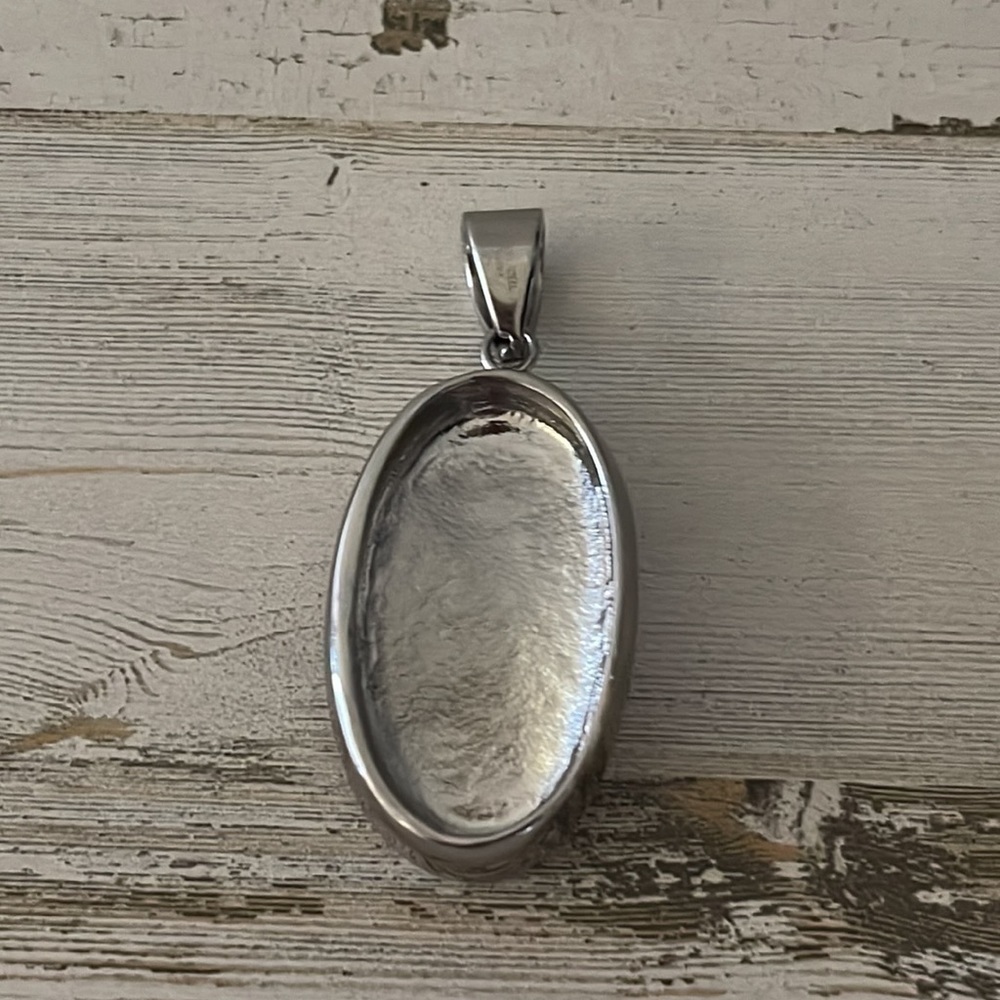 Nadri Hammered Gold Tone Crystal Oval Statement Pendant - Picture 7 of 7